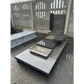 Nr W003<br />Nagrobek z ekspozycji<br />Granit: Hassan<br />Wymiar: 190x90 cm