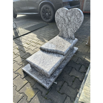 Nr W004<br />Nagrobek z wystawy<br />Granit: lawender<br />Wymiar: 100x50 cm