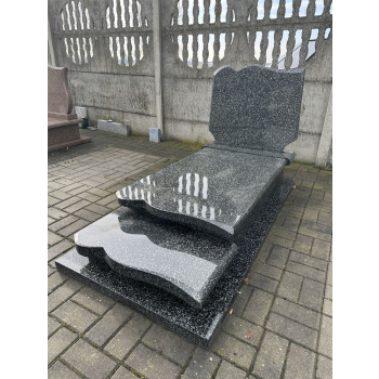 Nr W008<br />Nagrobek z wystawy<br />Granit: Hassan<br />Wymiar: 180x85 cm