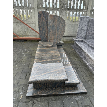 Nr W009<br />Nagrobek z ekspozycji<br />Granit: Gnejs<br />Wymiar: 180x90 cm