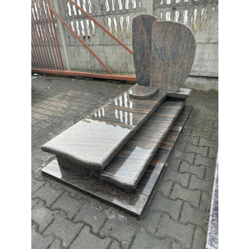 Nr W009<br />Nagrobek z ekspozycji<br />Granit: Gnejs<br />Wymiar: 180x90 cm