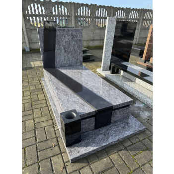 Nr W013Nagrobek z wystawyGranit: LawenderWymiar: 190x90 cm