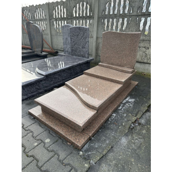 Nr W014<br />Nagrobek z ekspozycji<br />Granit: Bohus Red<br />Wymiar: 180x85 cm