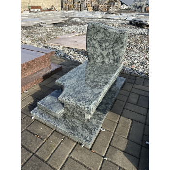 Nr W017<br />Nagrobek z ekspozycji<br />Granit: Olive Green<br />Wymiar: 100x55 cm