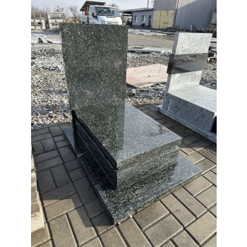 Nr W019Nagrobek z ekspozycjiGranit: HassanWymiar: 100x70 cm