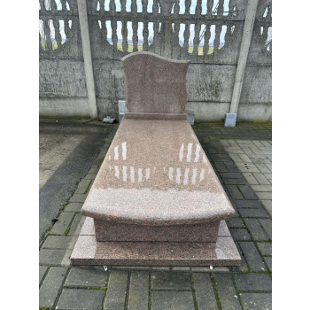 Nr W023<br />Nagrobek z ekspozycji<br />Granit: Bohus Red<br />Wymiar: 180x85 cm