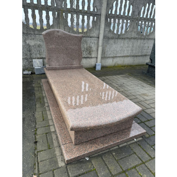 Nr W023Nagrobek z ekspozycjiGranit: Bohus RedWymiar: 180x85 cm