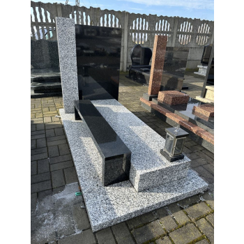 Nr W025Nagrobek z ekspozycjiGranit: Bianco PerlaWymiar: 190x90 cm