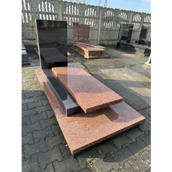 Nr W026Nagrobek z wystawyGranit: WangaWymiar: 190x90 cm