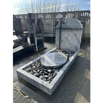 Nr W029<br />Nagrobek z ekspozycji<br />Granit: Viscont White<br />Wymiar: 190x90 cm