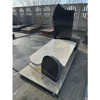 Nr W030<br />Nagrobek z wystawy<br />Granit: Kashmir Gold<br />Wymiar: 187x90 cm