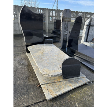 Nr W030Nagrobek z wystawyGranit: Kashmir GoldWymiar: 187x90 cm