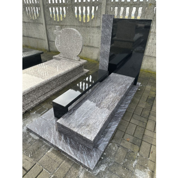 Nr W032<br />Nagrobek z wystawy<br />Granit: Orion<br />Wymiar: 190x90 cm