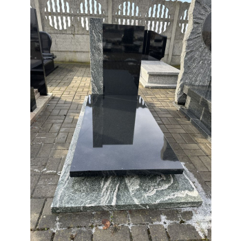 Nr W036<br />Nagrobek z wystawy<br />Granit: Green Multi<br />Wymiar: 190x90 cm