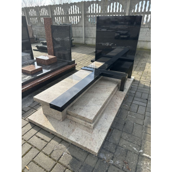 Nr W039<br />Nagrobek z wystawy<br />Granit: Astoria<br />Wymiar: 190x90 cm