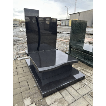 Nr W044Nagrobek z ekspozycjiGranit: Szwed MWymiar: 100x70 cm