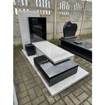 Nr W045Nagrobek z wystawyGranit: SrebrzystyWymiar: 190x90 cm