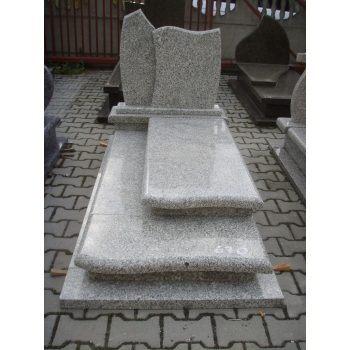 Nr P165<br />Nagrobek pojedynczy<br />Granit: Tarn<br />Wymiar: 250x120 cm