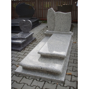 Nr P165<br />Nagrobek pojedynczy<br />Granit: Tarn<br />Wymiar: 250x120 cm