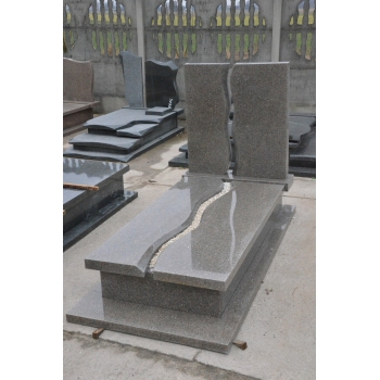 Nr P177<br />Nagrobek pojedynczy<br />Granit: Bohus Red<br />Wymiar: 190x90 cm