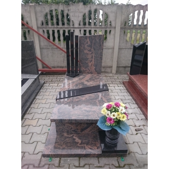 Nr P189<br />Nagrobek pojedynczy<br />Granit: Gnejs<br />Wymiar: 235x105 cm