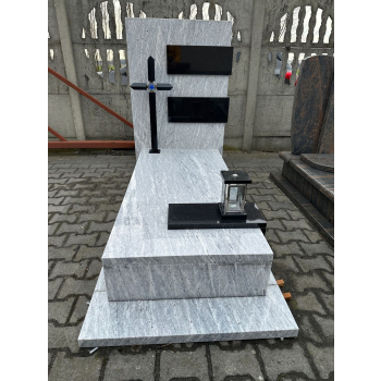 Nr P218<br />Nagrobek granitowy<br />Granit: River White<br />Wymiar: 190x90 cm