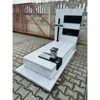 Nr P218<br />Nagrobek granitowy<br />Granit: River White<br />Wymiar: 190x90 cm