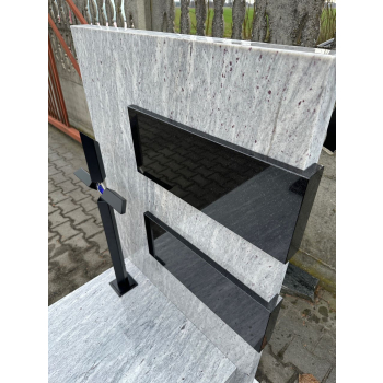 Nr P218<br />Nagrobek granitowy<br />Granit: River White<br />Wymiar: 190x90 cm
