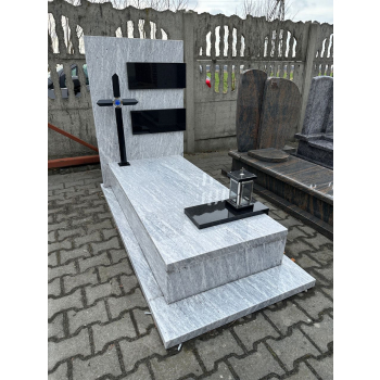Nr P218<br />Nagrobek granitowy<br />Granit: River White<br />Wymiar: 190x90 cm