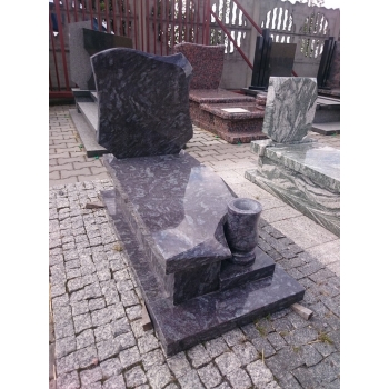 Nr U006<br />Nagrobek urnowy, dziecięcy<br />Granit: Orion<br />Wymiar: 100x50 cm